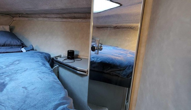 Stay on Yacht/Unique Experience/Toronto Lake