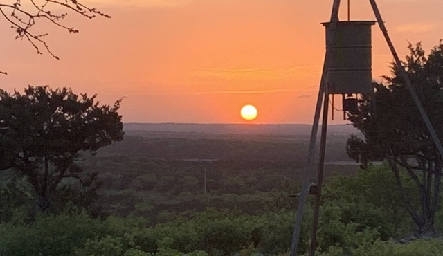 Stay on your own mesa at Lake Whitney. Brazos View Ranch (Ranchette + 2 Cabins)