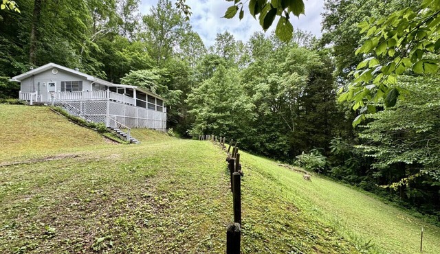 Stay & Paddle River House + Free Kayaks