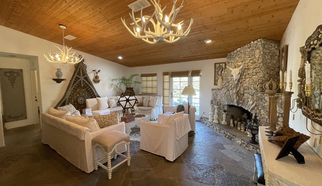 Stay PALM and Carry on! nPool, Hot tub, and Firepit n30-day minimum stay.