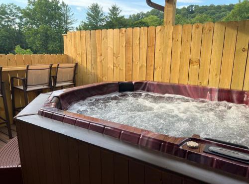 Stay, play and relax in Ohiopyle, PA, Hot tub, Pool table, next to the GAP trail in Ohiopyle, PA
