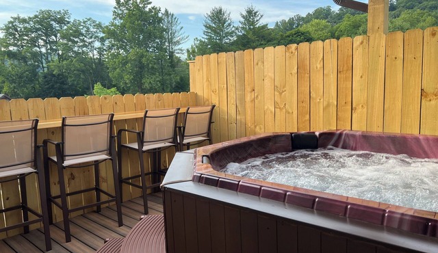 Stay, play and relax in Ohiopyle, PA, Hot tub, Pool table, GAP, Arcade Game