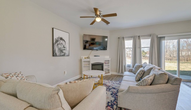 Stay & Play: Spacious Concord Townhome Near Uptown