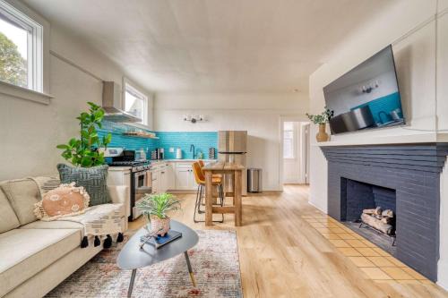 Stay Portland - The Garden Bungalow on Broadway - 94 WalkScore