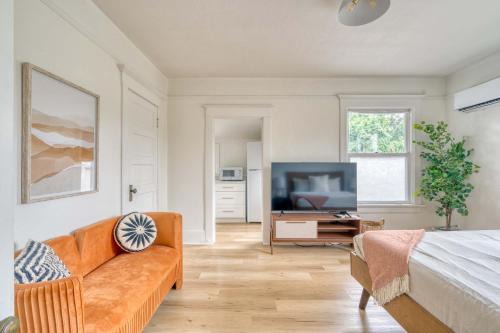 Stay Portland - The Sullivan's Gulch Retreat - 94 Walk Score