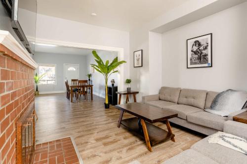 Stay Portland - Vibrant Iconic Portland Home in Heart of Division