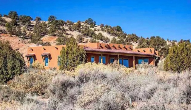 STAY SATORI ✨ Private desert oasis. Near Bryce Canyon & Escalante Ut.