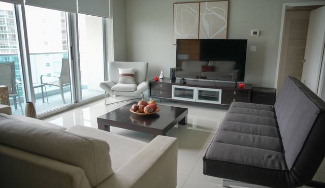 Stay seaside in our Hollywood Beach Condo: The Sian Residences!