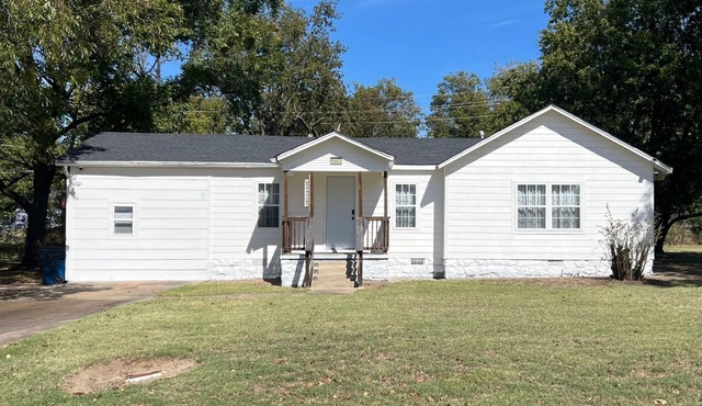 Stay Simple:Peaceful Home Spacious McAlester Home with Yard,Patio,Easy Parking