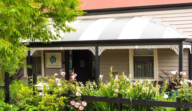 Stay Social Bendigo - 7 Bedroom Award Winning Guesthouse - Be Amazed!