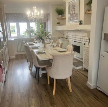 Stay solihull 5 mins to NEC and AIRPORT SLEEPS 9 contractor friendly 3 bathrooms driveway parking 3