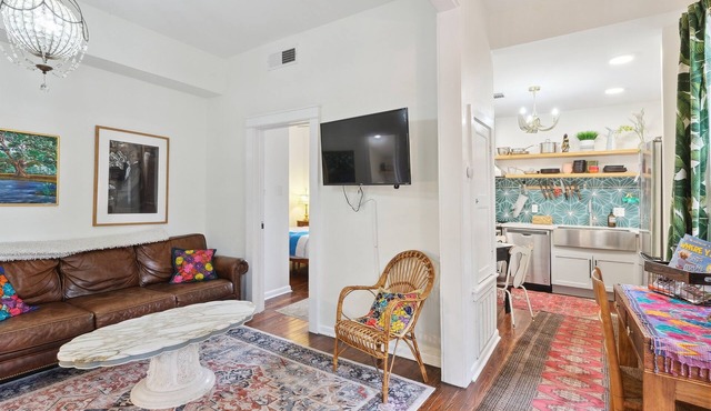Stay steps from Saint Charles Avenue!