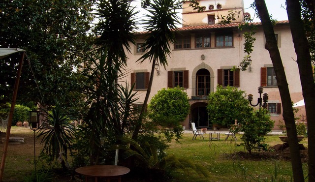 Stay, think and relax. Classic layout. 15' drive from Pisa, Lucca and the beach. in Avane