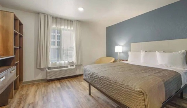 Stay Together, Group-Friendly Compound Near Austin Highlights – 4 Queen Units
