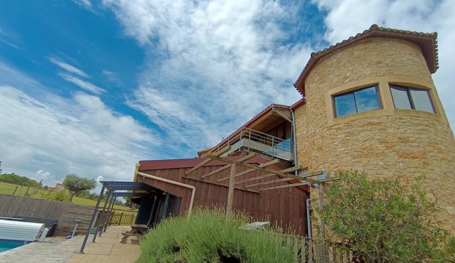 Stay, view of the Pyrenees