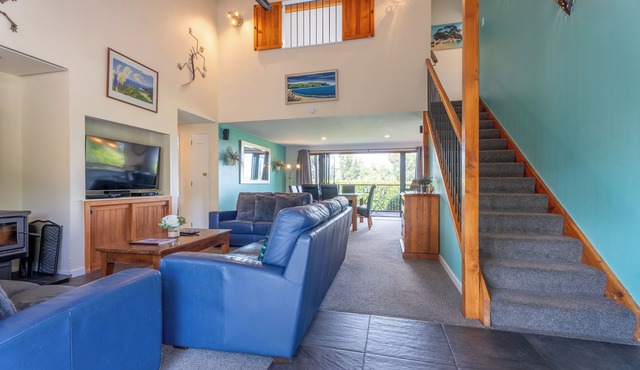 Stay7A: 4BR Modern Comfort, Sky TV, Views – Walk to Village & Pools