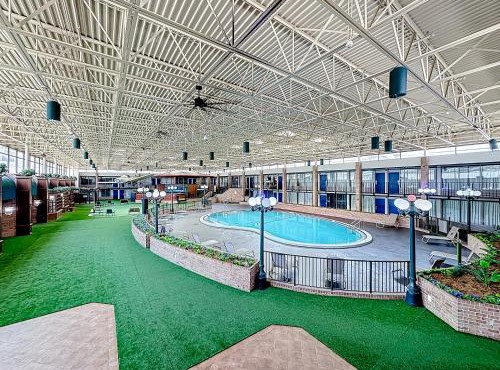 Stayable Jax West
