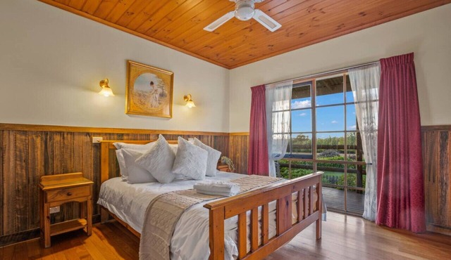 StayAU 2BR Cottage Farm Retreat