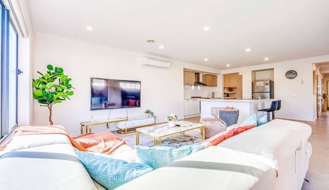 StayAU 4BR Tranquil Family Escape House Point Cook