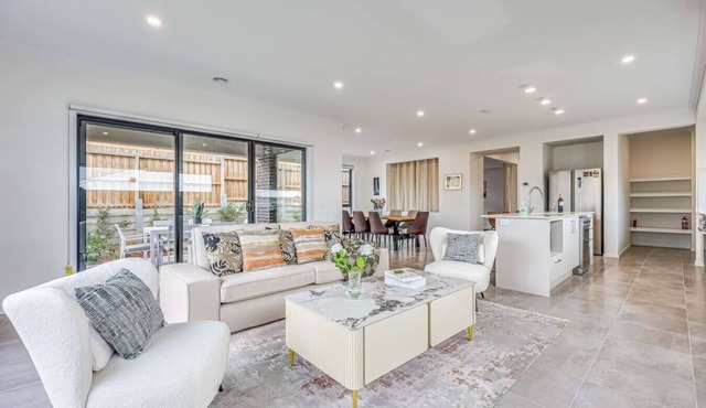 StayAU 5BR Getaway 10 mins to Torquay & Deakin