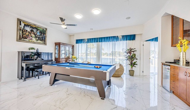 StayAU 6BR Deluxe Lakeview House Point Cook