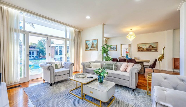 StayAU 6BR McKinnon Pool Home