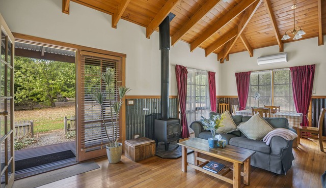 StayAU Conifer Cottage Lakeside Haven