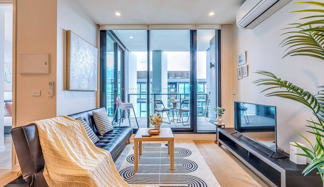 StayAU Convenient City Apt in West Melb