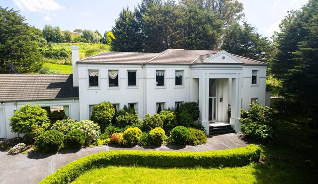 StayAU Expansive 6BR Villa Scenic Warrandyte