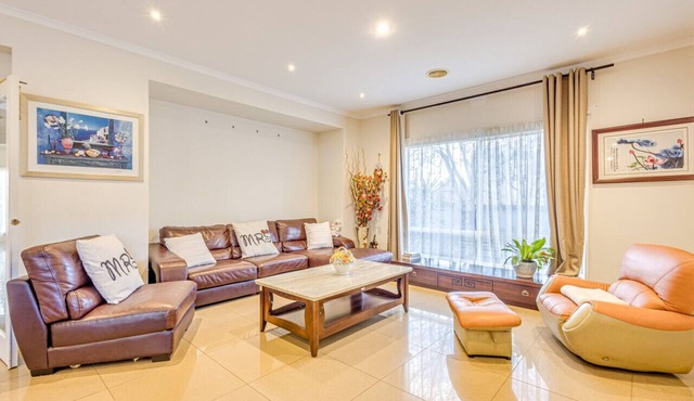 StayAU Family Home Comfort in Caroline Springs