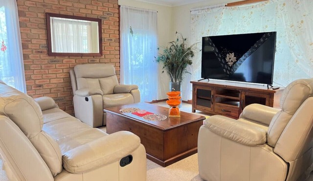 StayAU Farmstay escape Pastoral Fruit Picking