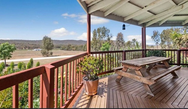 StayAU Heathcote Vineyard Stay 5 BRM Villa with Pool BBQ