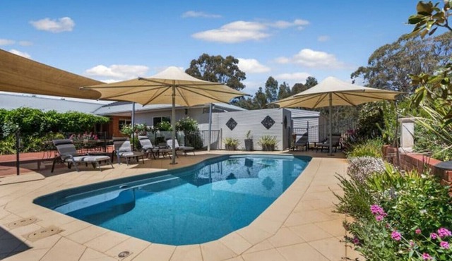 StayAU Heathcote Vineyard Stay 5 BRM Villa with Pool BBQ