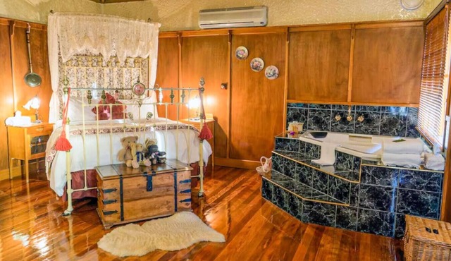 StayAU Ironbark Cottage Romantic Retreat Dandenong