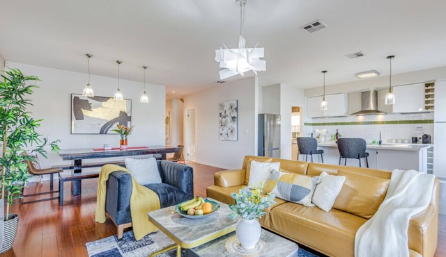 StayAU Magnificent Lakefront Villa Stunning Views