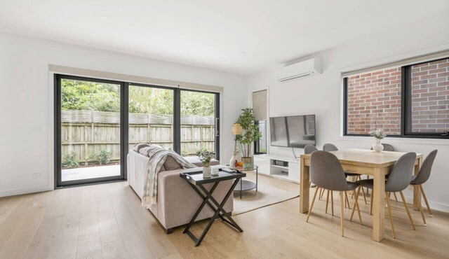 StayAU Modern 4BR TH Bayswater