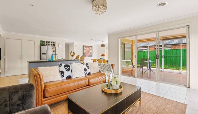 StayAU Modern Sanctuary Mins from the Ct & Airport