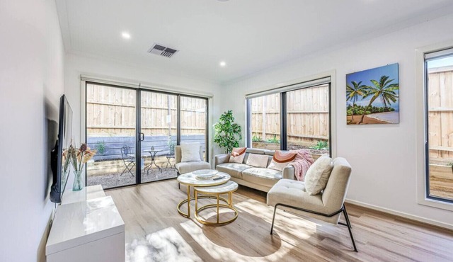 StayAU Officer Newly 5BRM Homley Villa House