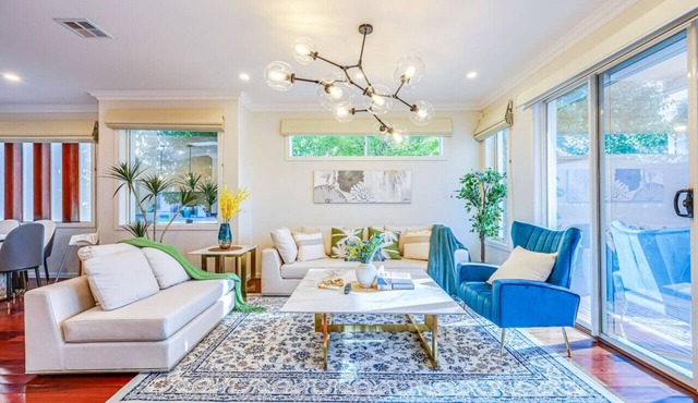 StayAU Pakenham Townhouse with Lakeview