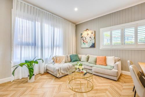 StayAU Spacious 4BR Family Home in Surrey Hills