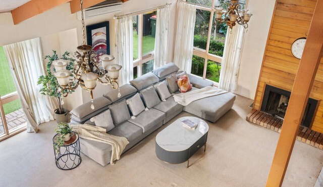 StayAU Spacious Garden Stunning 5BRM Home Wheelers Hill