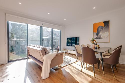 StayAU Stylish Spacious 4BR Home Ringwood