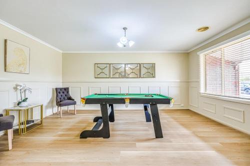 StayAU Two-story Comfortable House Pool Table