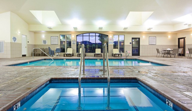 Staybridge Studio! Pool & Hot Tub. Free Breakfast. Explore Wine Country!