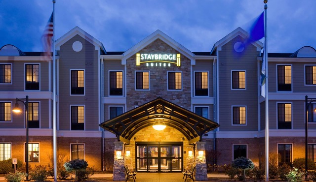 Staybridge Suites Milwaukee West-Oconomowoc by IHG