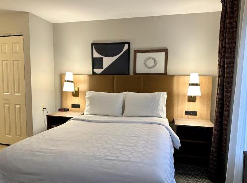 Staybridge Suites Milwaukee West-Oconomowoc by IHG