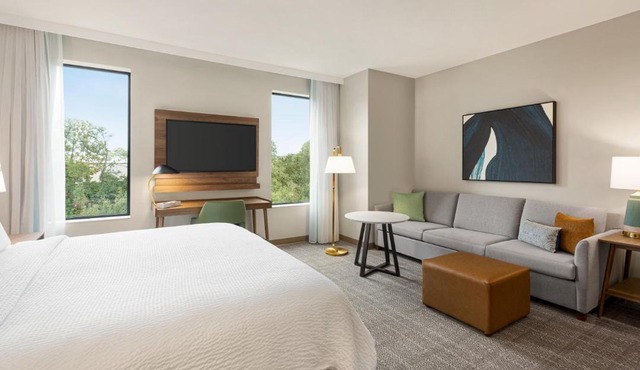 Staybridge Suites Montreal Airport - St-Laurent by IHG
