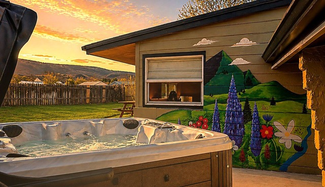 StayCasper Hot Tub + Mnt Views+Private Lot