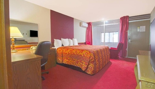 Staycation King Room, Pet Friendly, Parking, Near Cafe