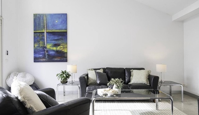 StayCentral - Fairfield 4Br Home - Perry St, Fairfield - 4 Bedrooms, 6 Beds, 1 Bathrooms, 1 secure undercover parking spot and free street parking.